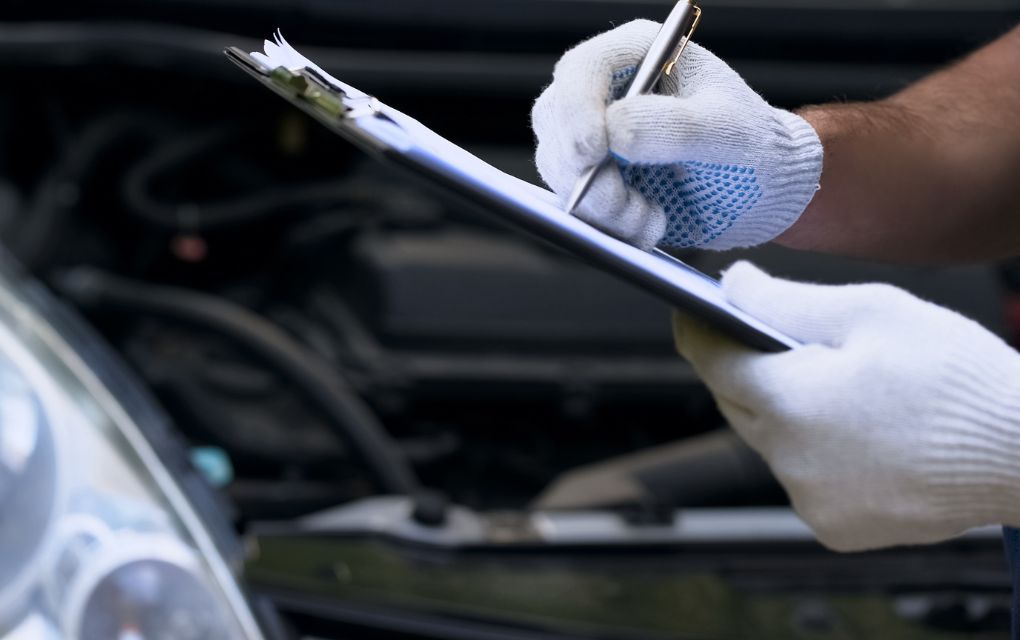 車の確認項目にチェックを入れる